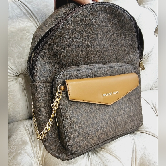 NEW MICHAEL KORS Maisie Medium Logo 2-in-1 Backpack - Picture 4 of 12